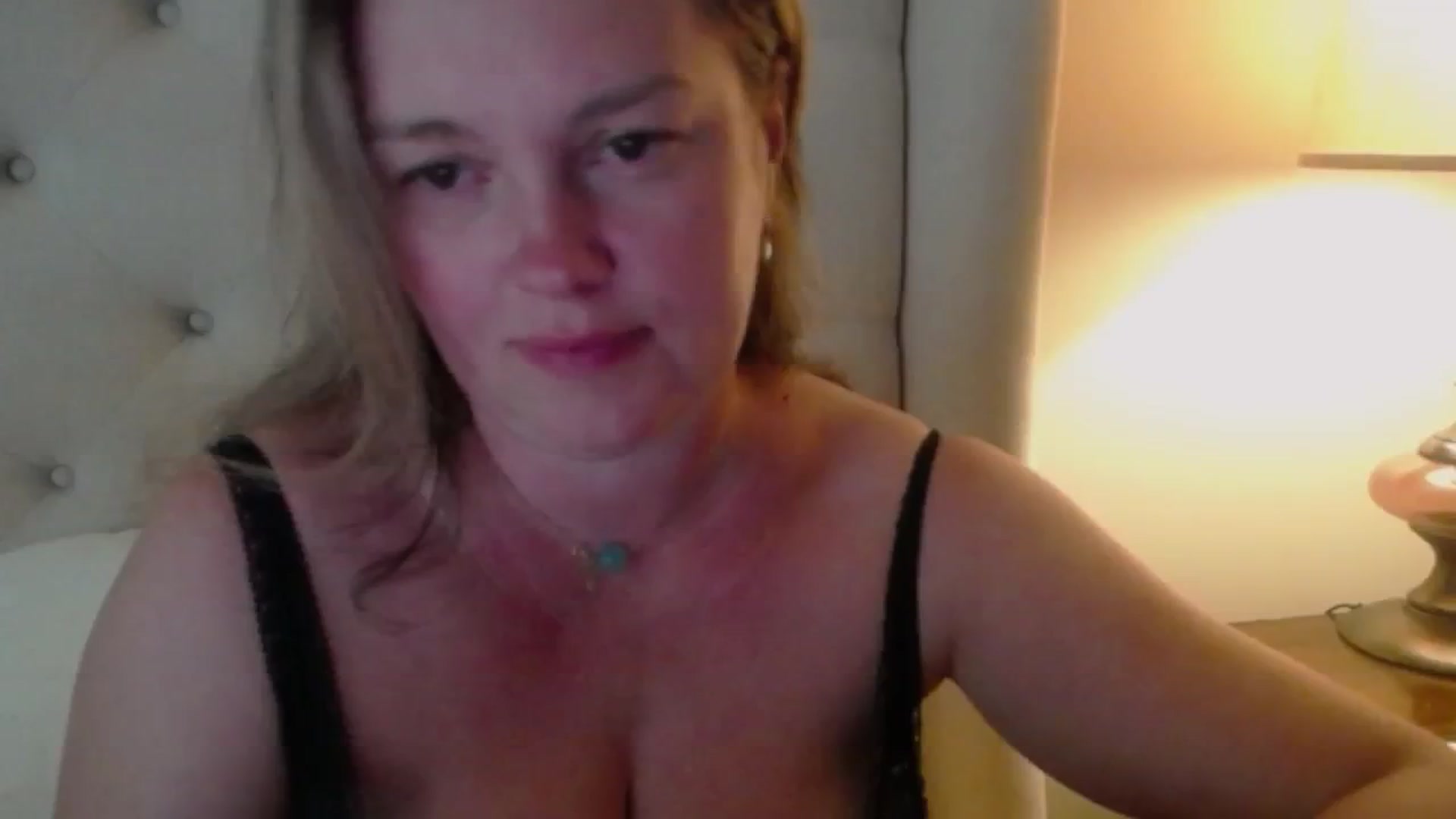 J0llye video thumbnail