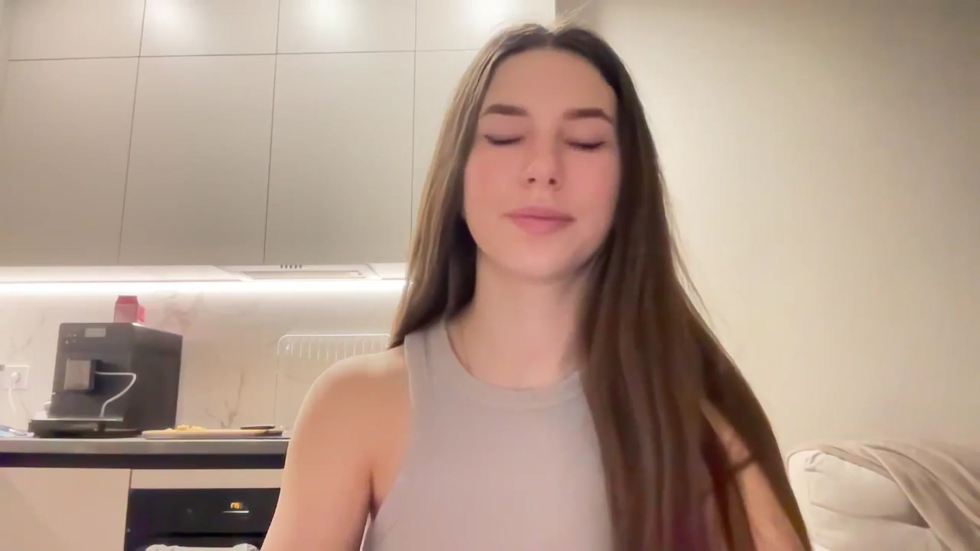 kissfreeze video thumbnail