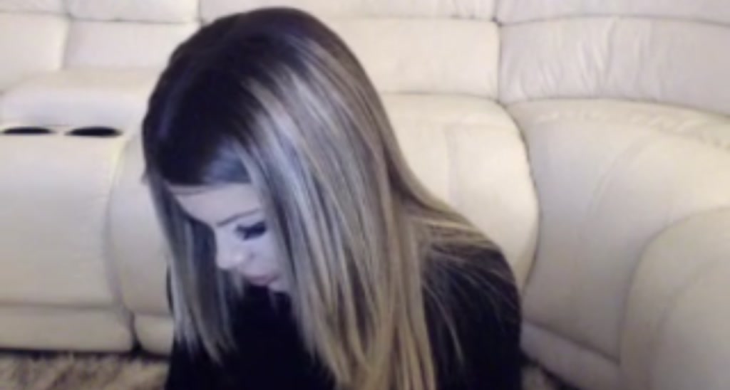 BellaReis video thumbnail