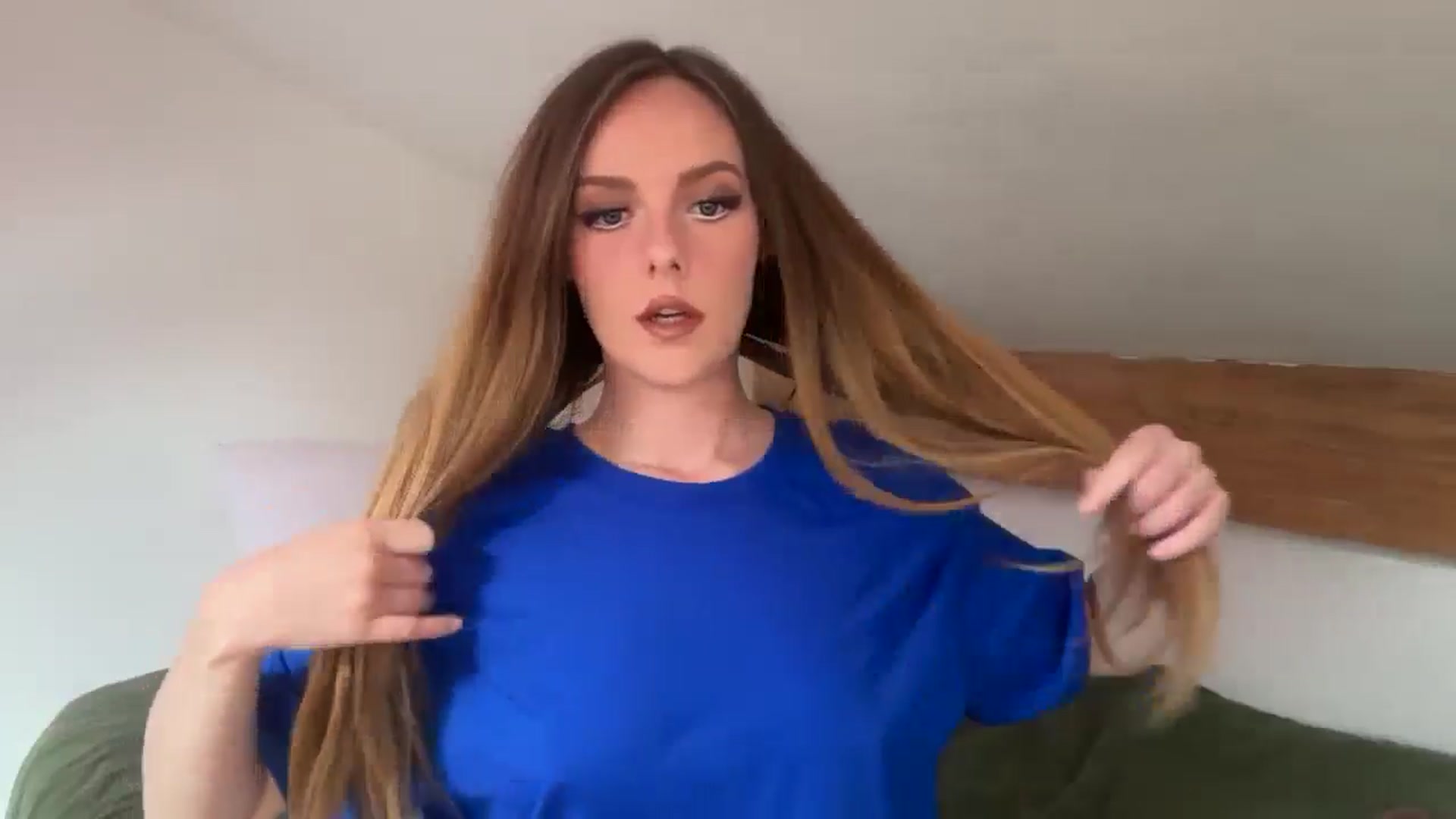 PrettyPetite1 video thumbnail