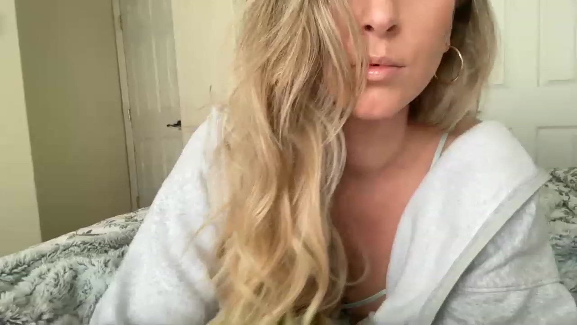 DailyTease video thumbnail