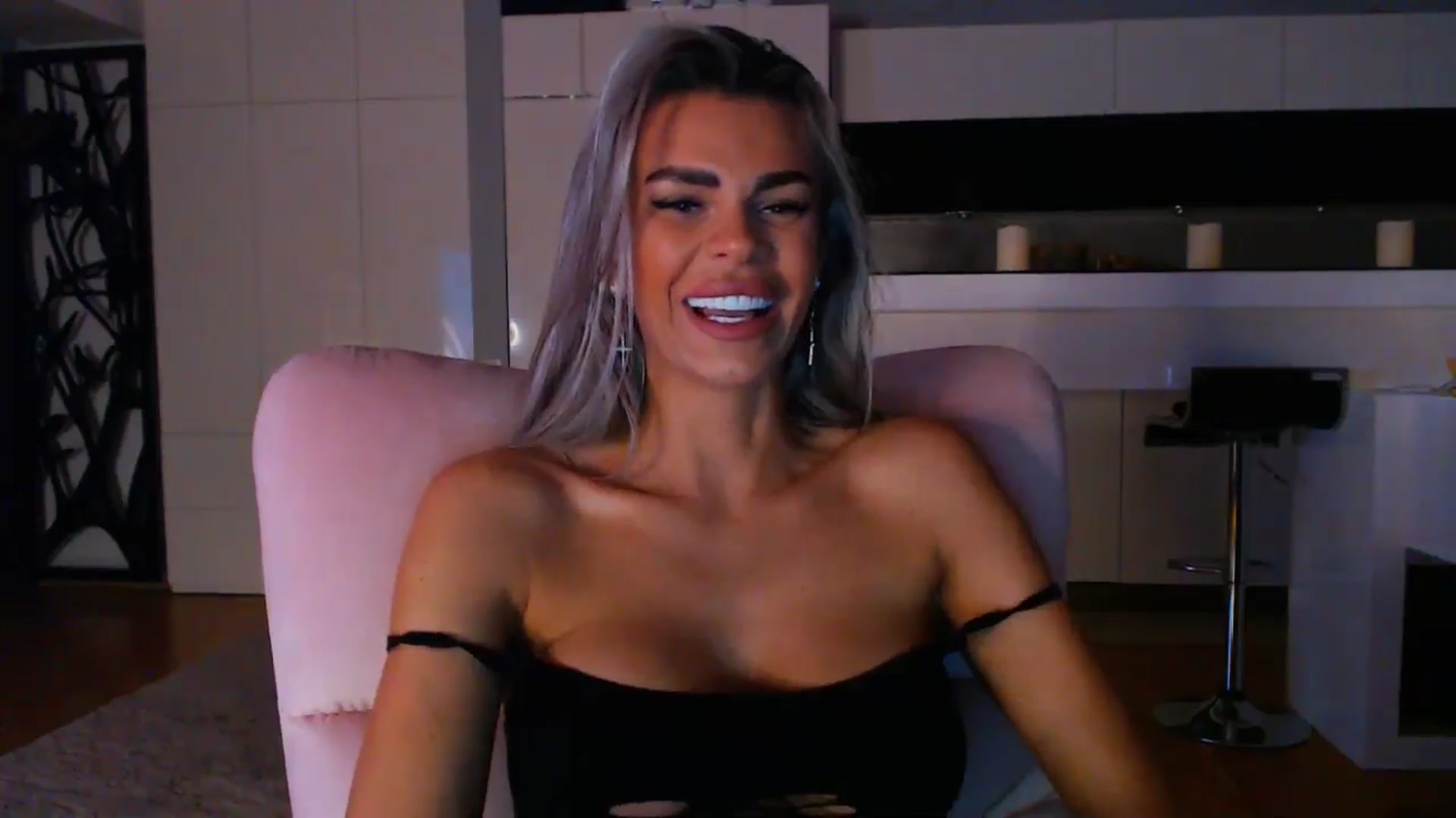 D_y_y video thumbnail