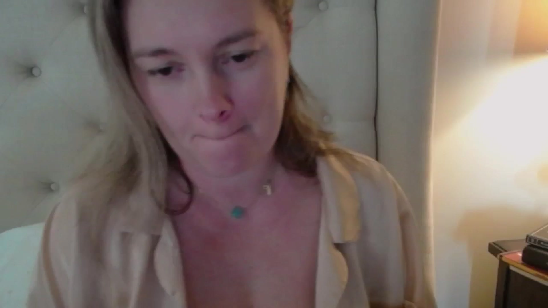 J0llye video thumbnail