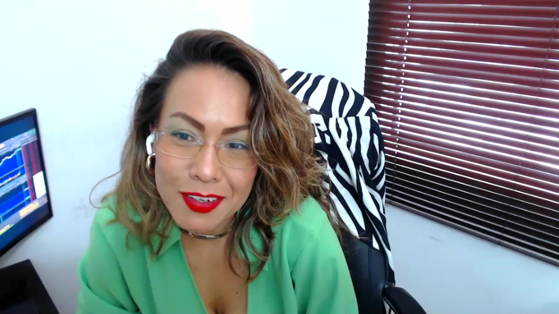office_secret video thumbnail