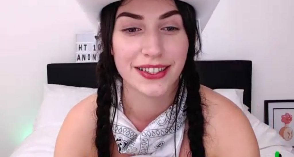EllaVeee video thumbnail