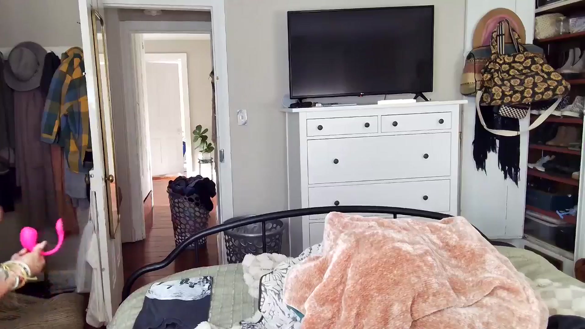 Lena_bee video thumbnail