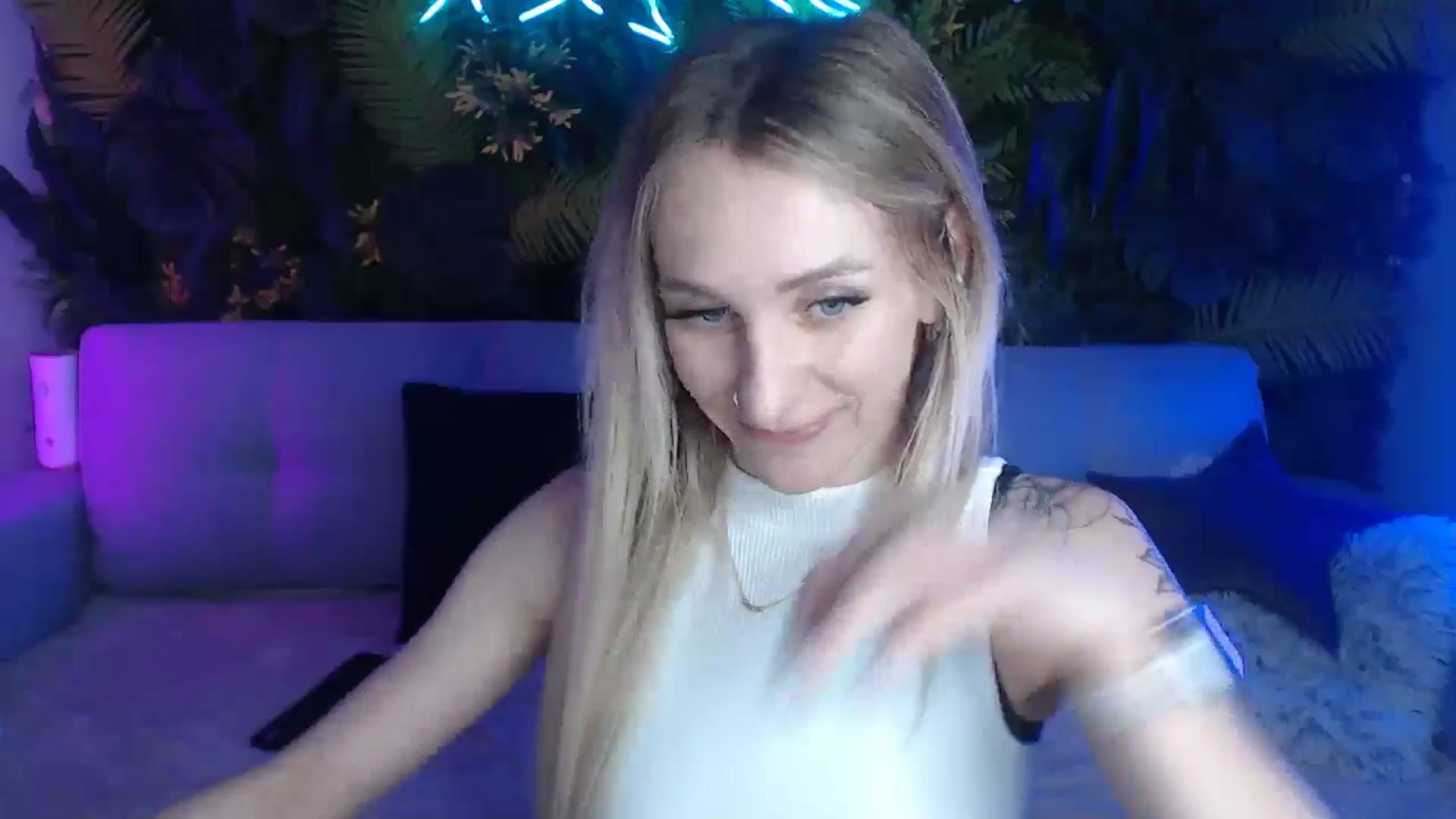 Horny_Blond video thumbnail