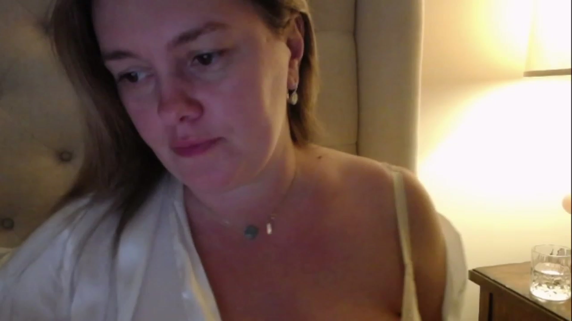 J0llye video thumbnail