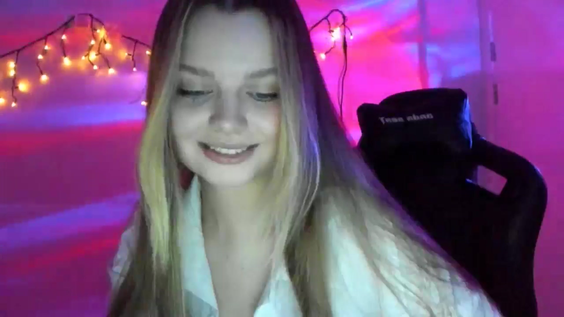 Annaneon video thumbnail
