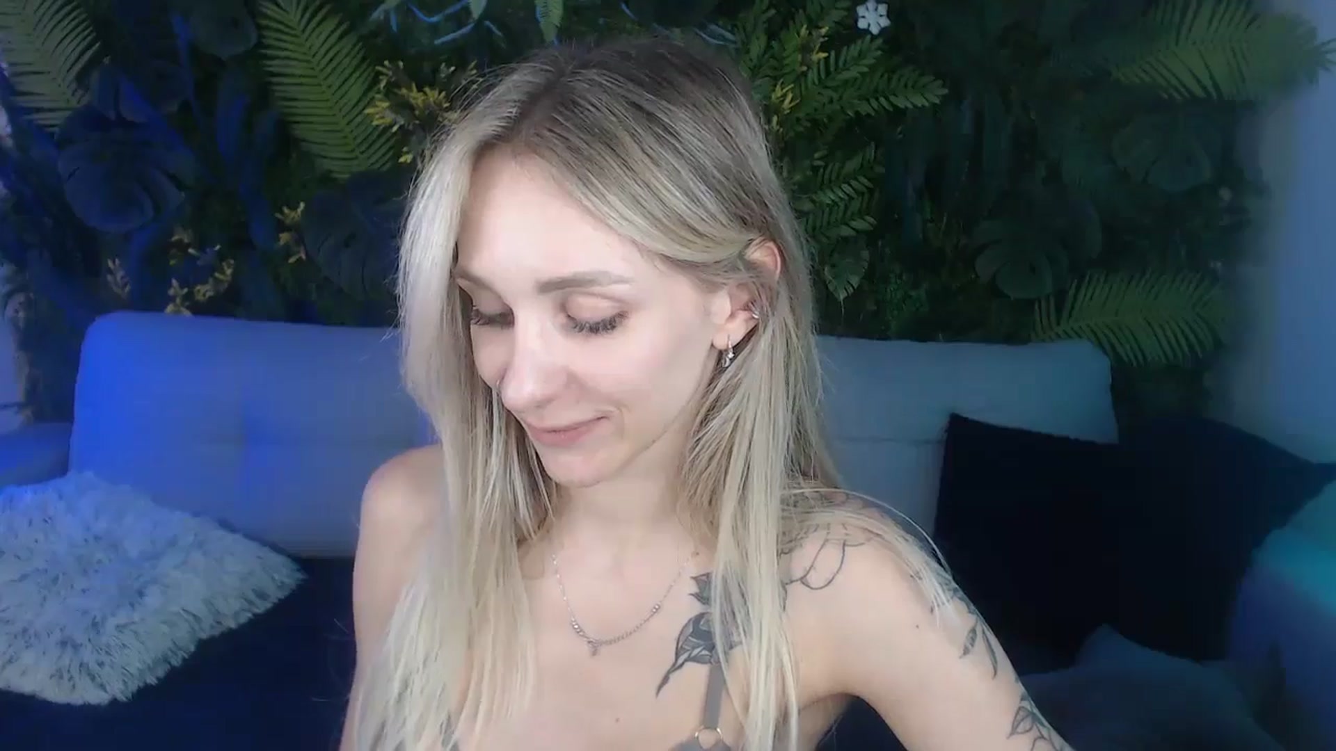 Horny_Blond video thumbnail