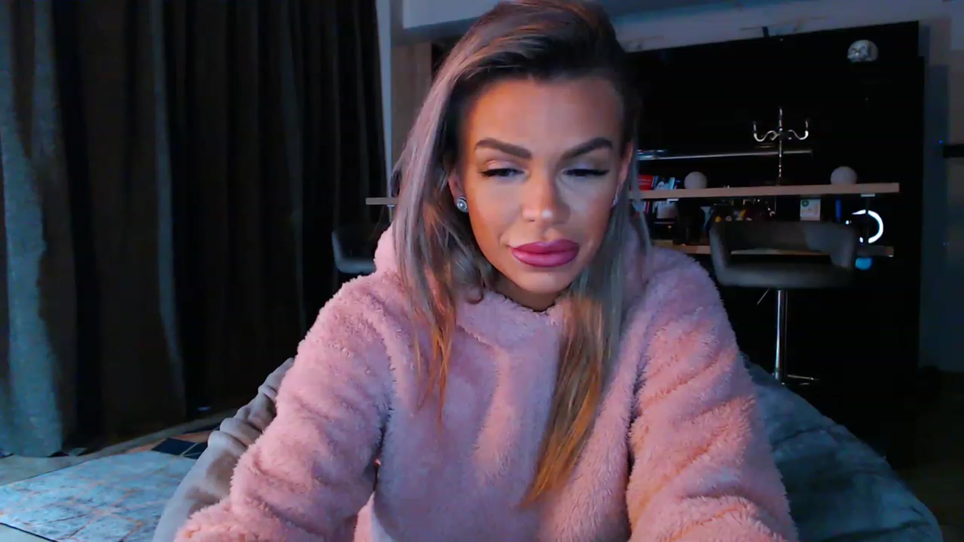D_y_y video thumbnail