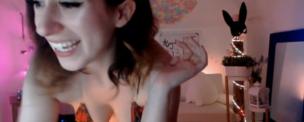 DearLilou video thumbnail
