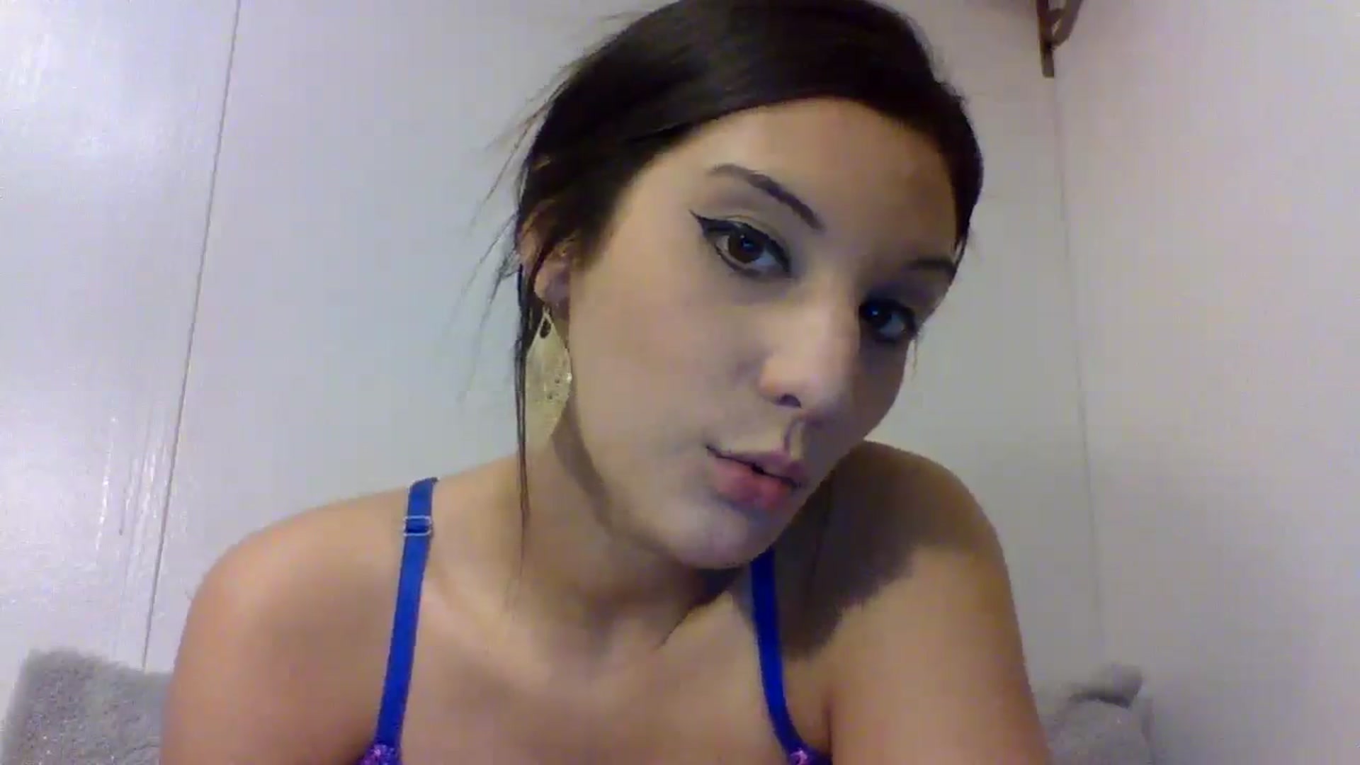 YourCamSlut video thumbnail