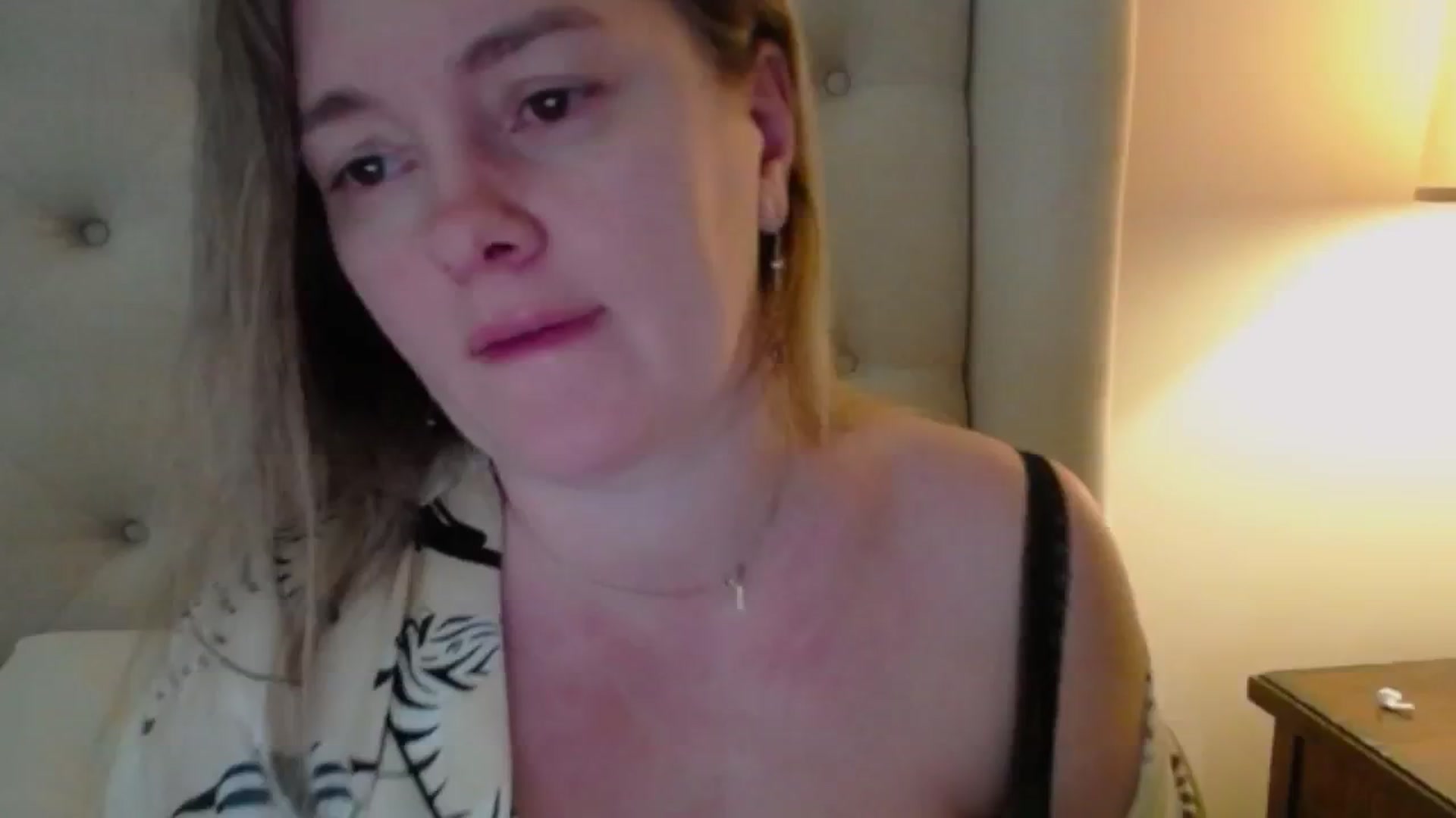 J0llye video thumbnail