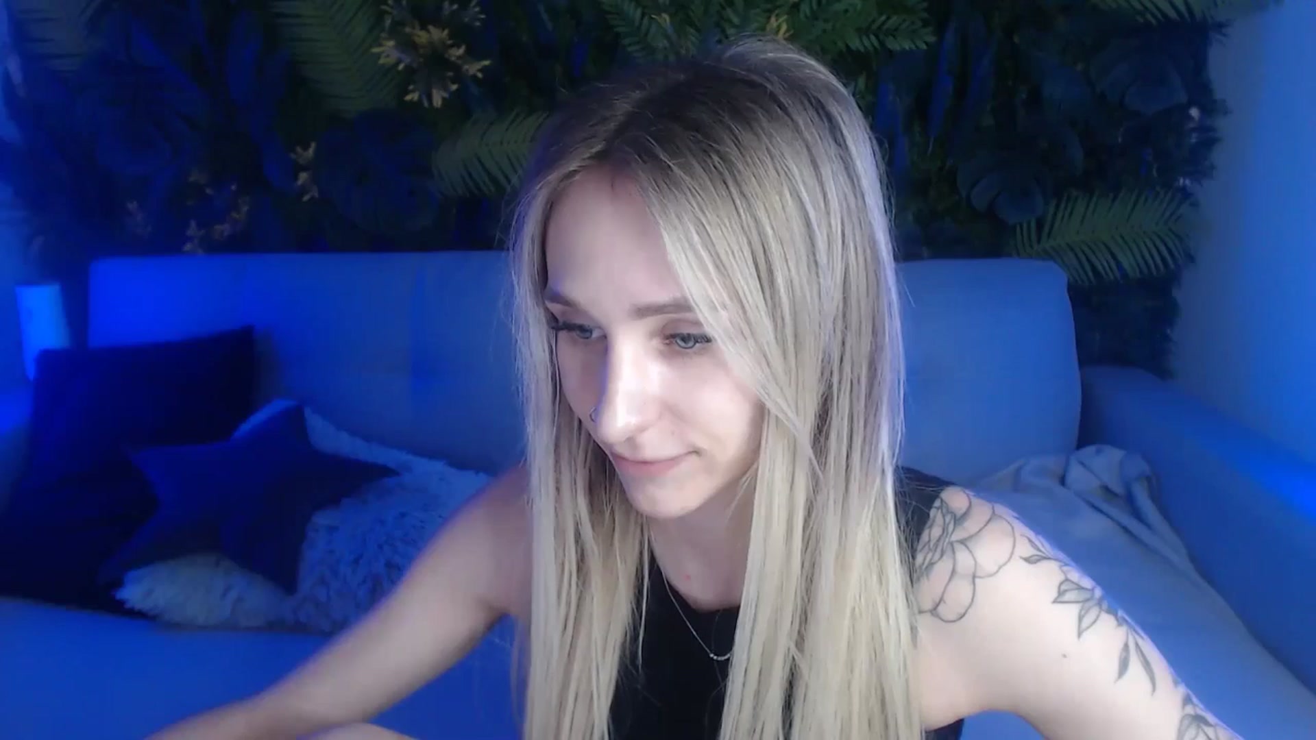 Horny_Blond video thumbnail