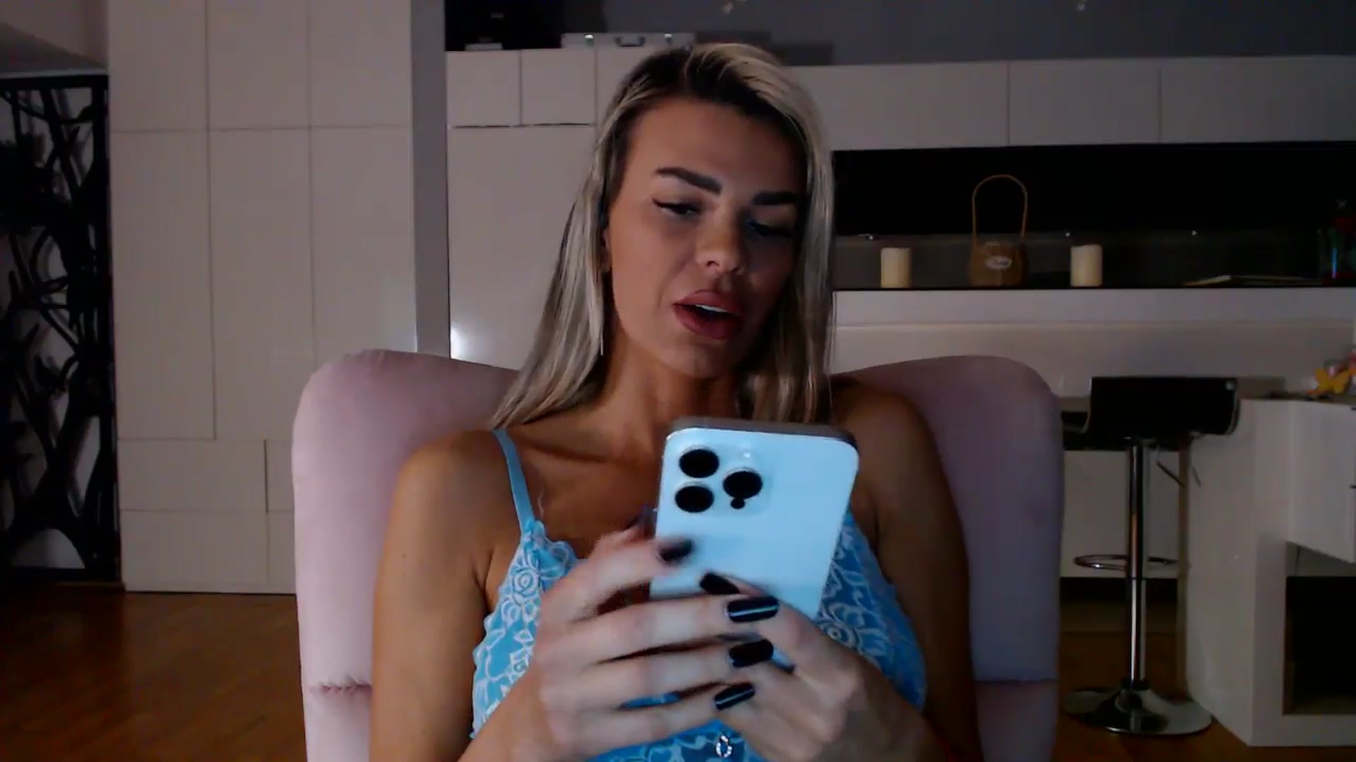 D_y_y video thumbnail
