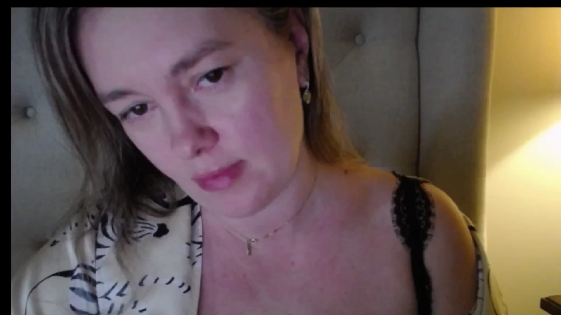 J0llye video thumbnail