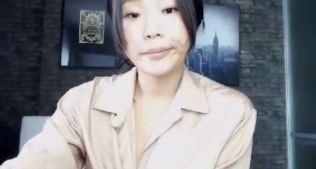 LeenaQ video thumbnail