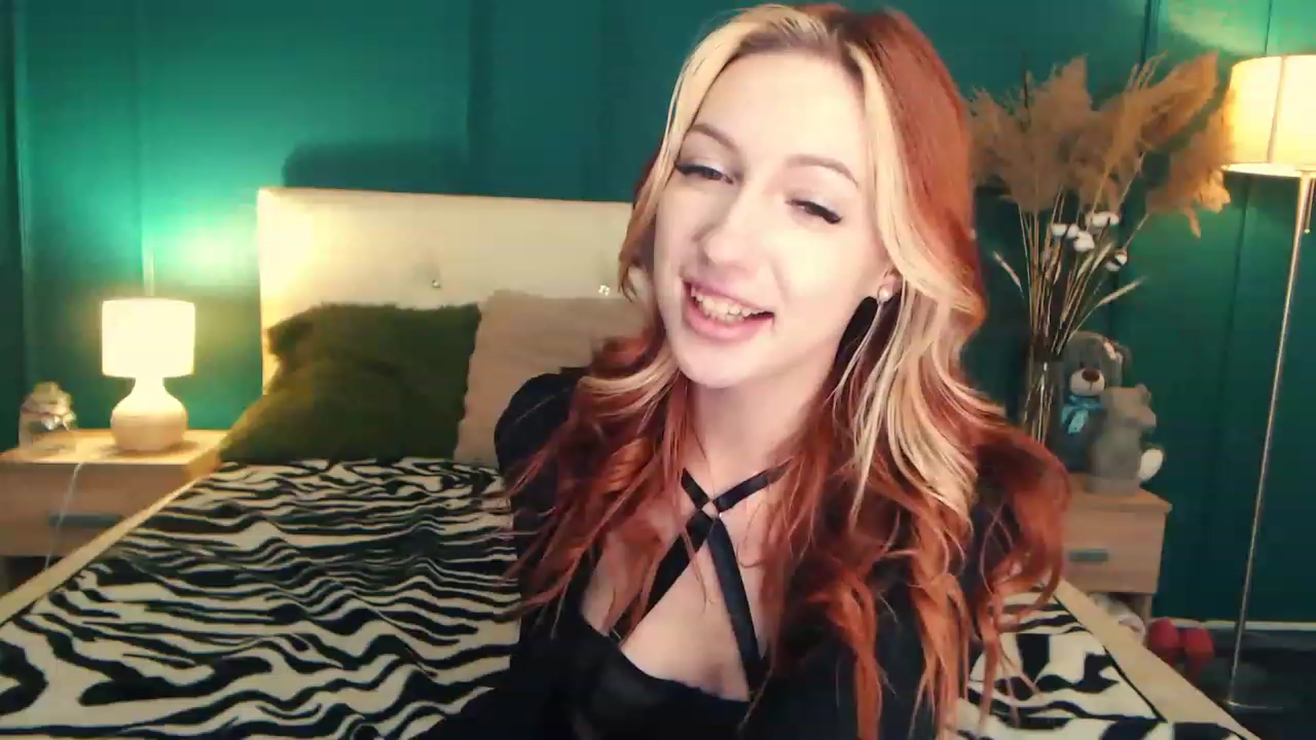 LovelyGin video thumbnail