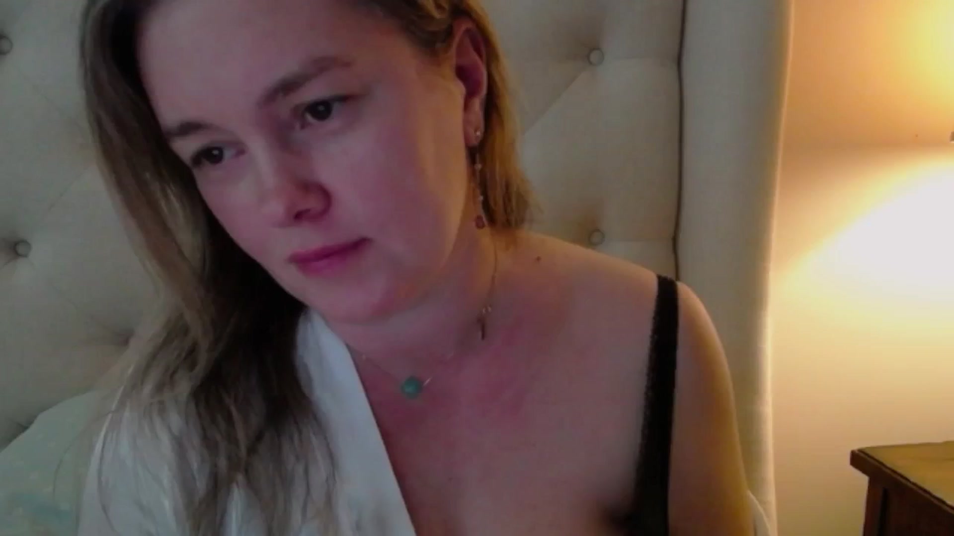 J0llye video thumbnail