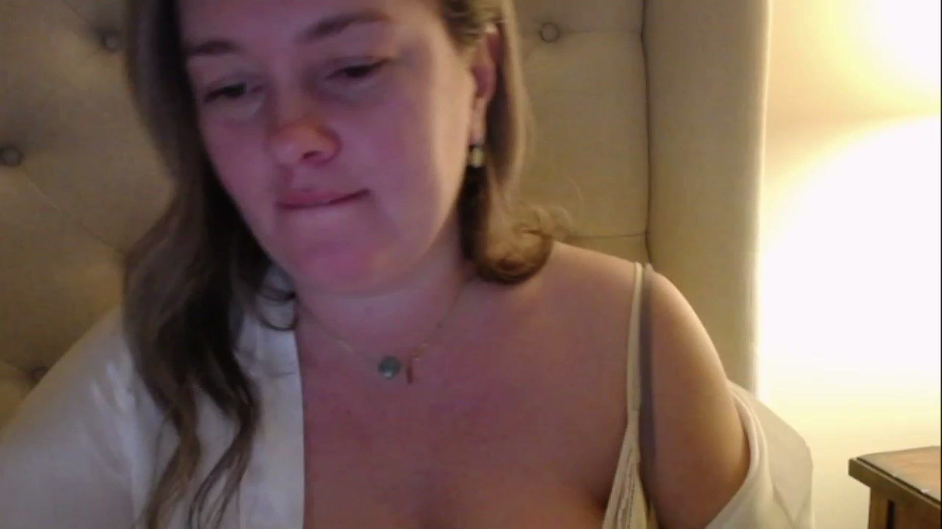 J0llye video thumbnail
