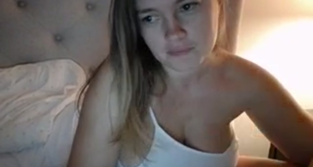 J0llye video thumbnail