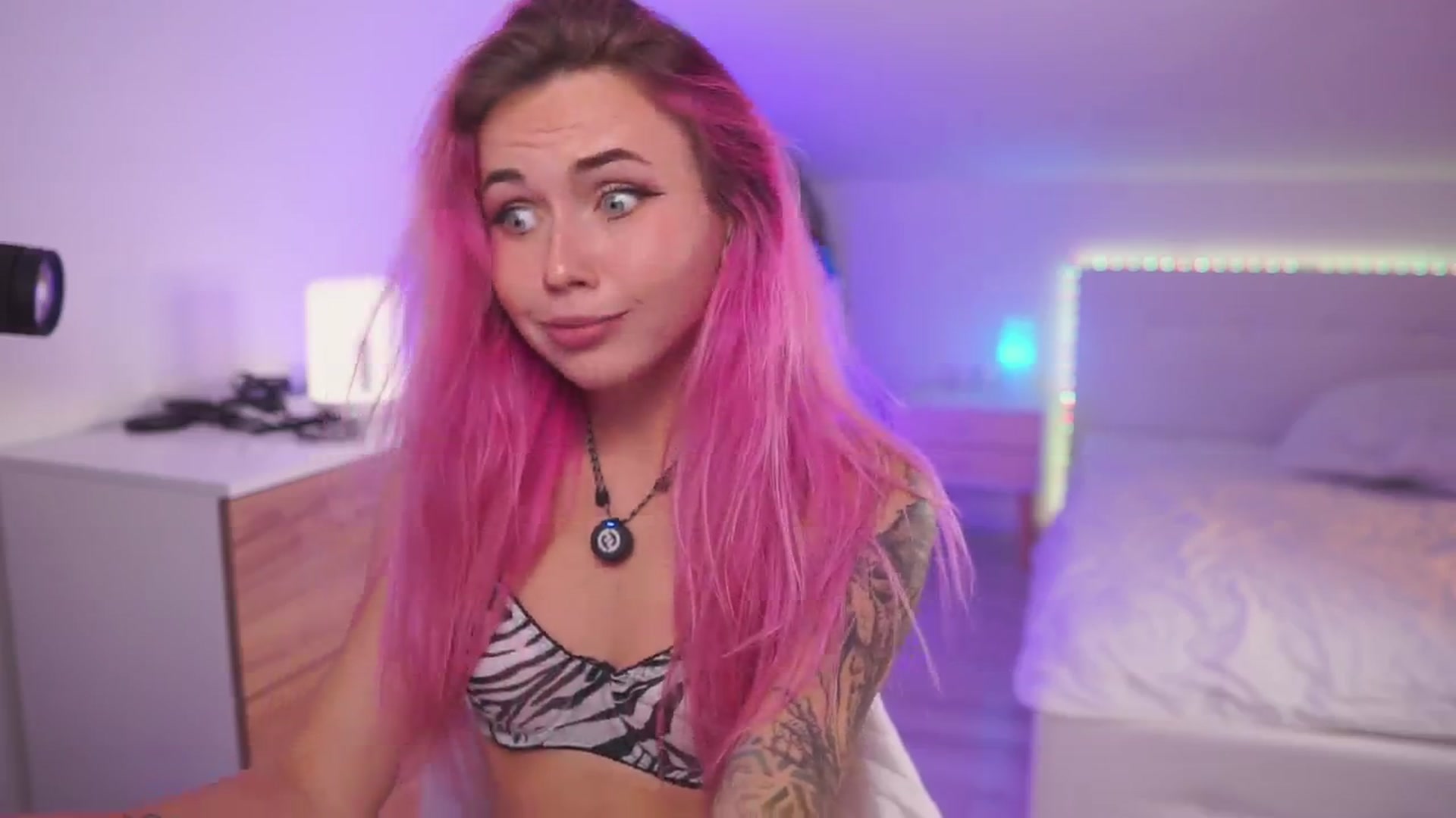 Sarah_Pink video thumbnail