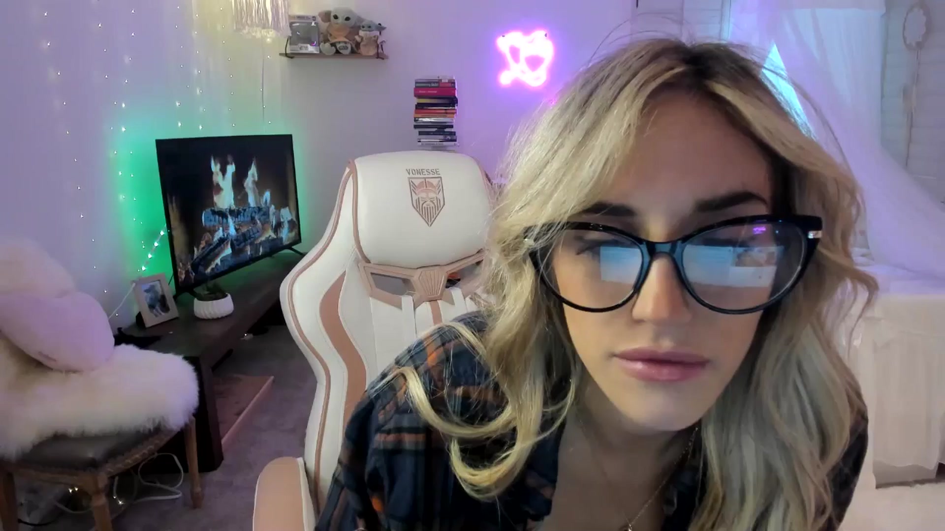LillieQ video thumbnail