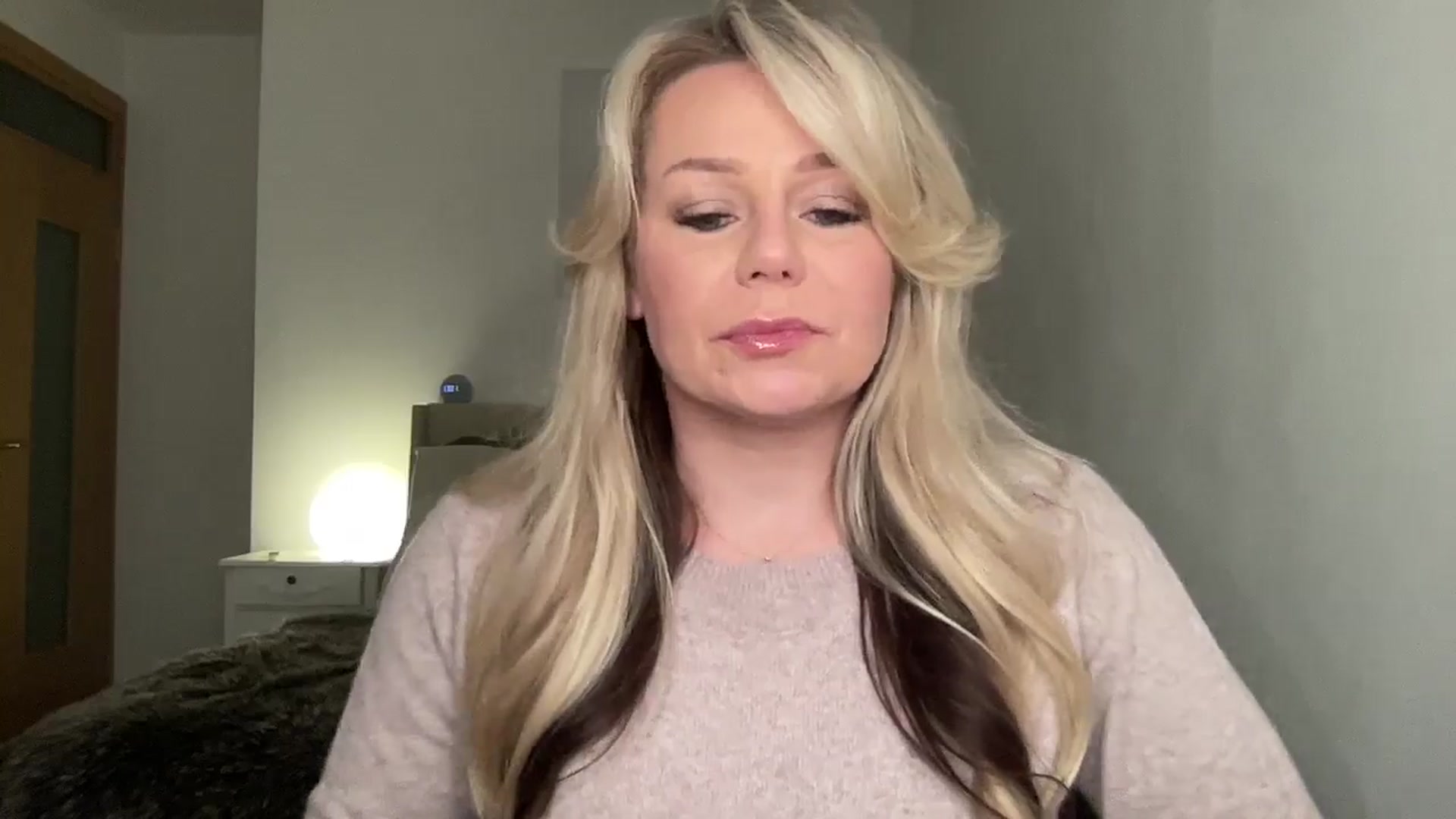LarasDen video thumbnail