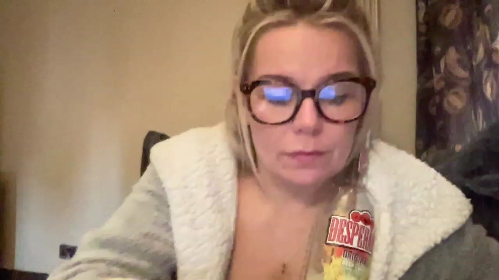 LaraLaughs video thumbnail