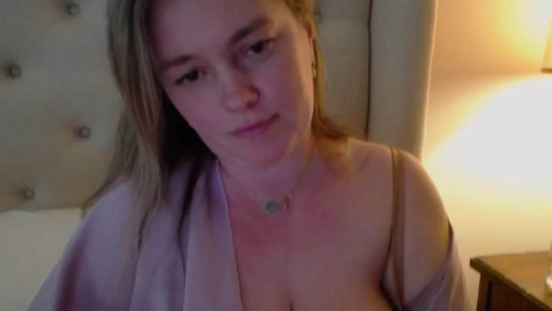 J0llye video thumbnail