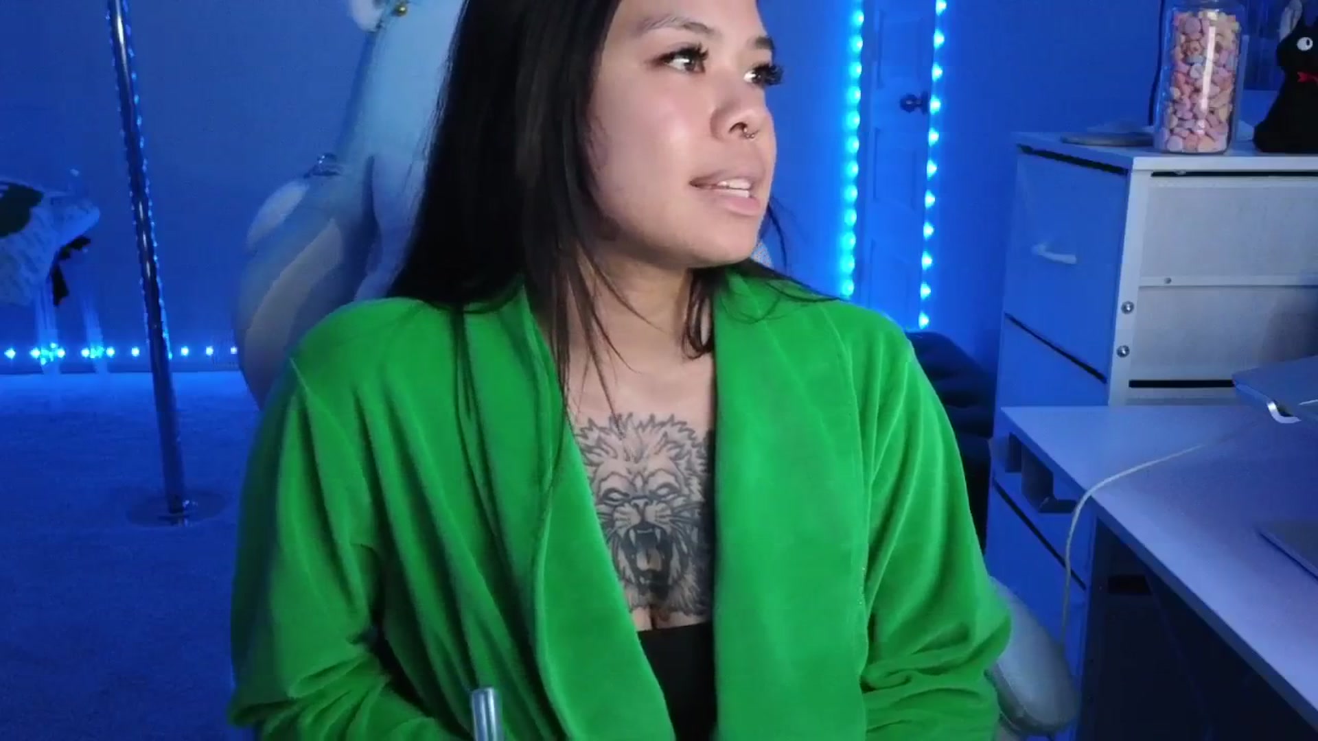 dolllface video thumbnail
