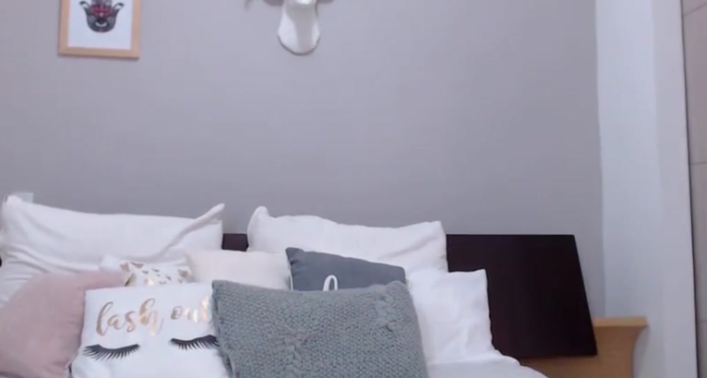 Laaura_ video thumbnail