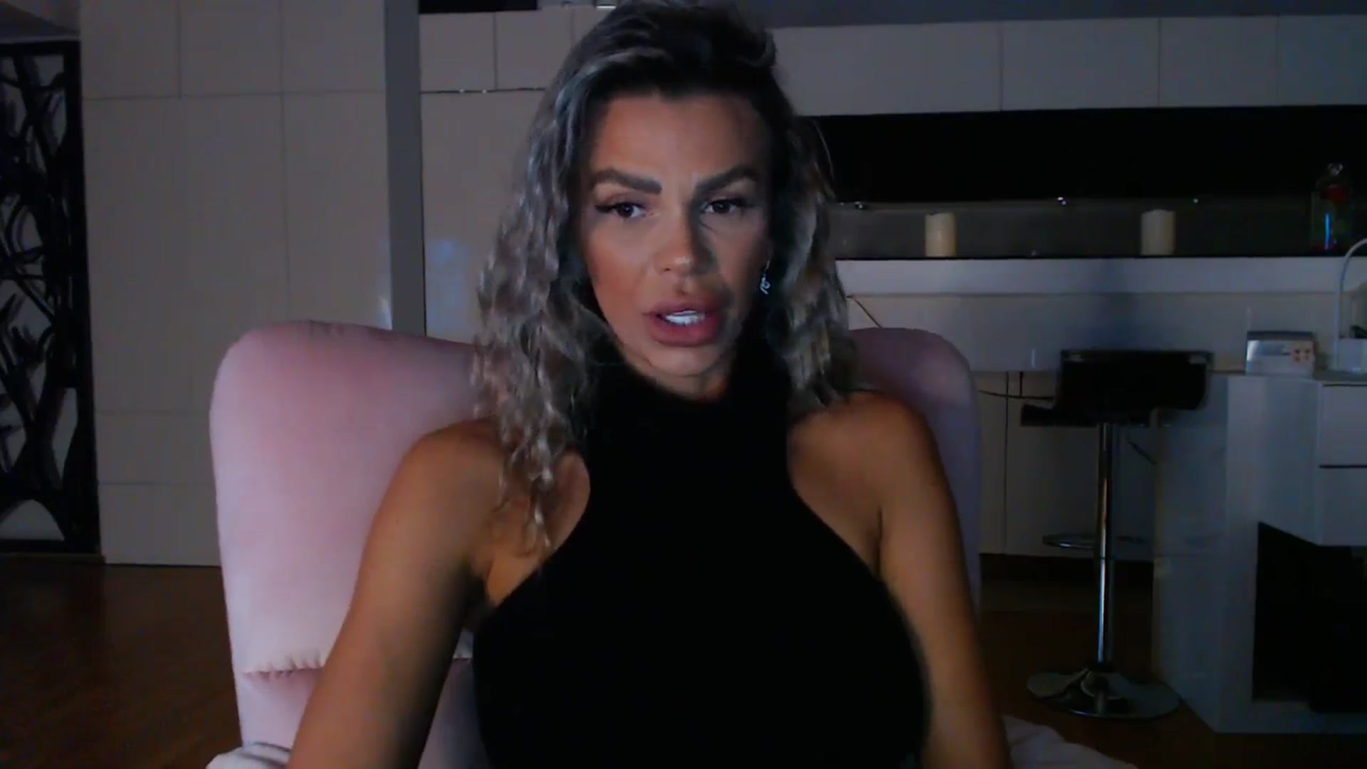 D_y_y video thumbnail