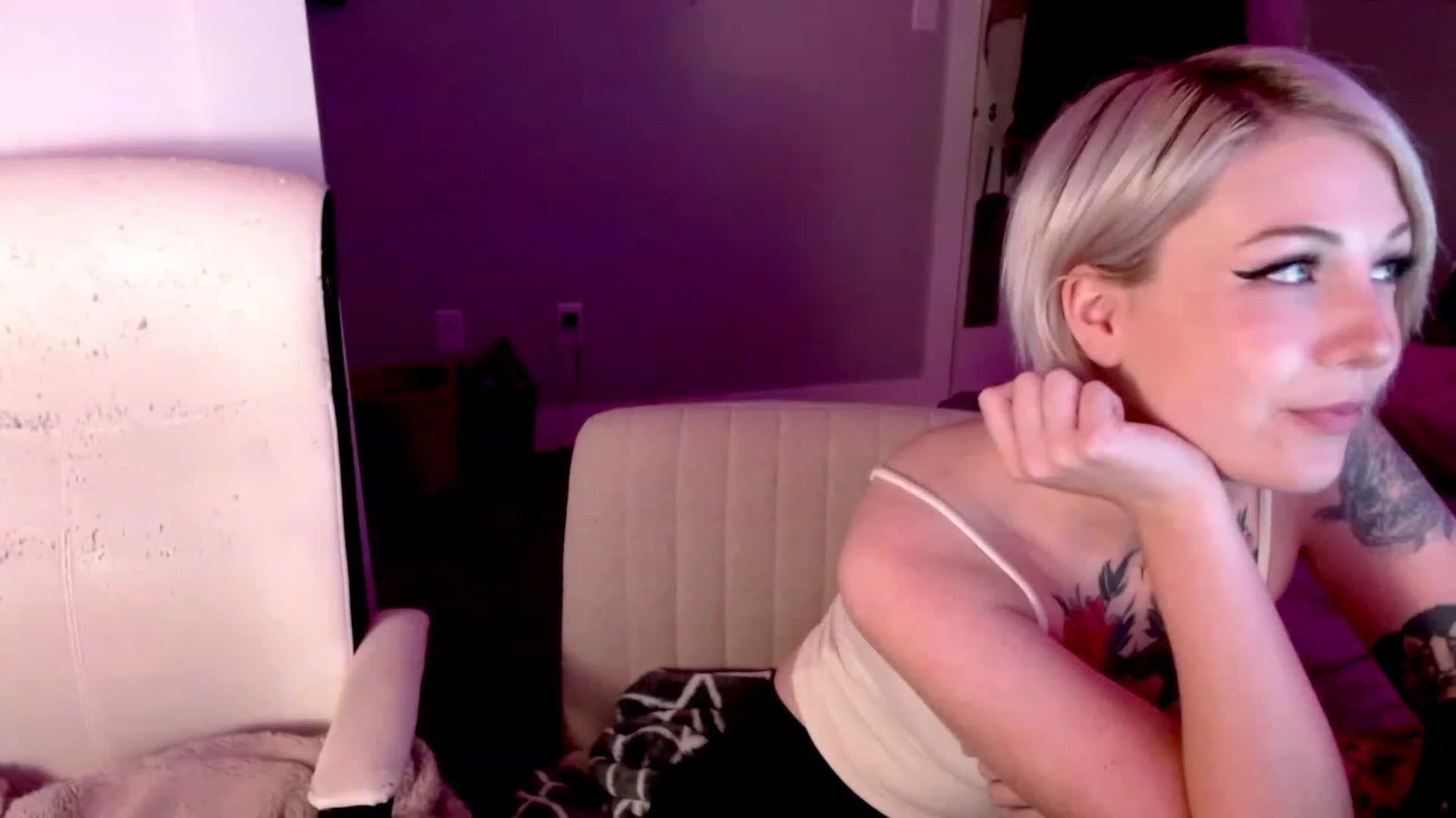 cuteholly video thumbnail