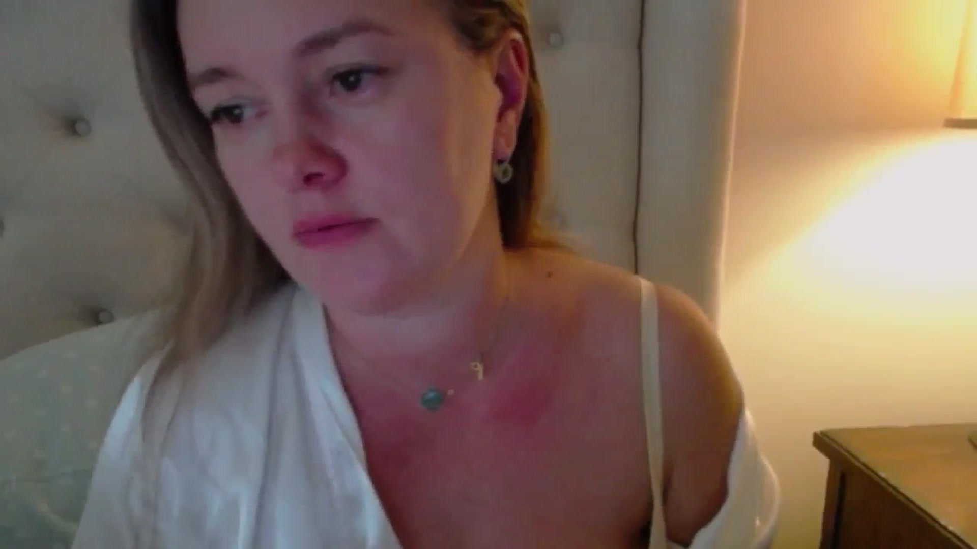 J0llye video thumbnail