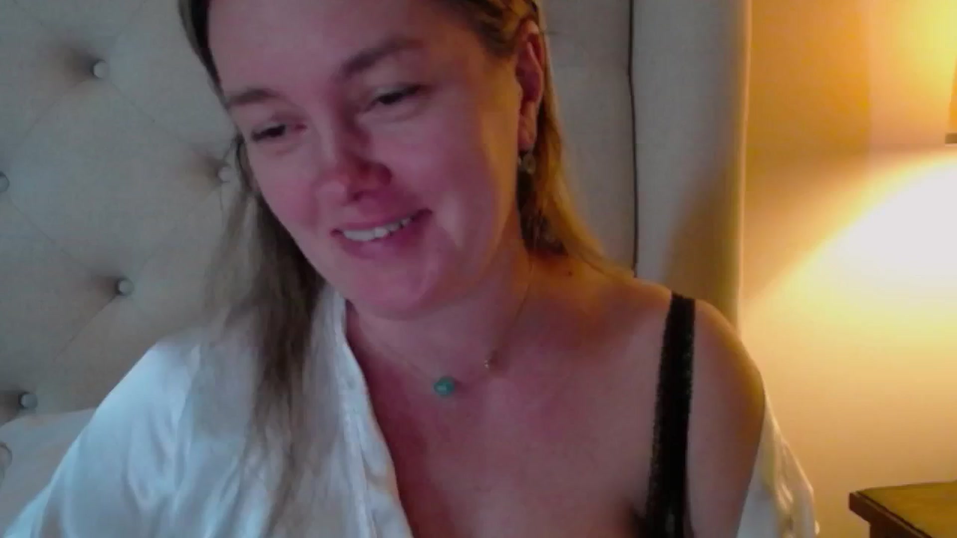 J0llye video thumbnail
