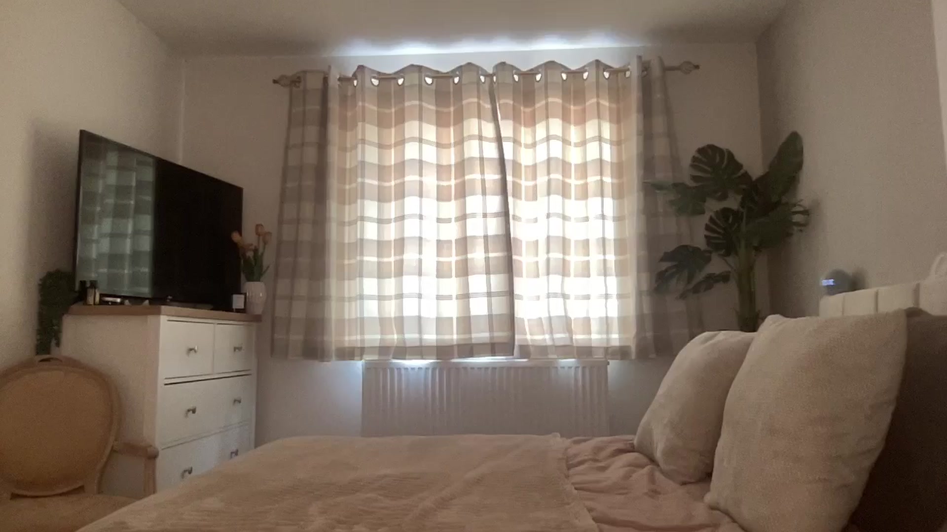 Little_L video thumbnail
