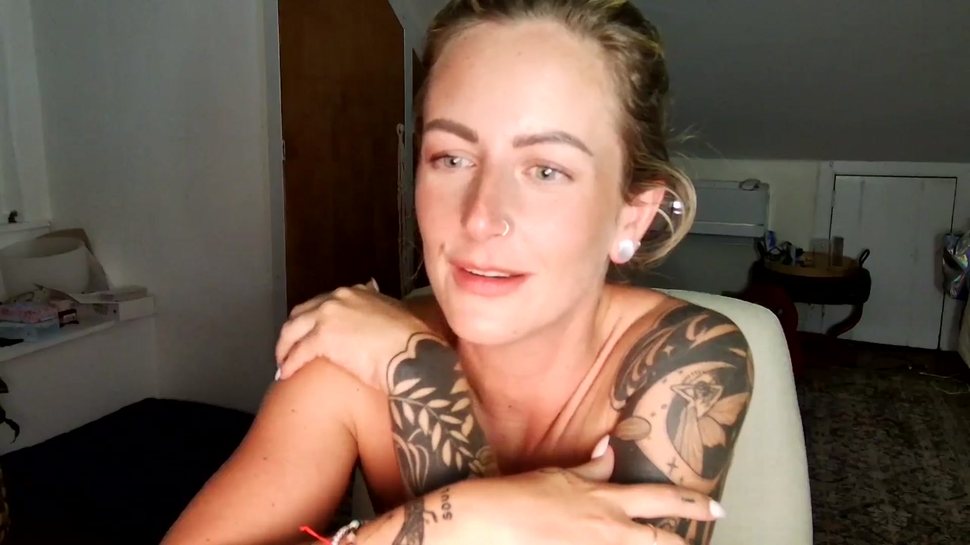 Lena_bee video thumbnail