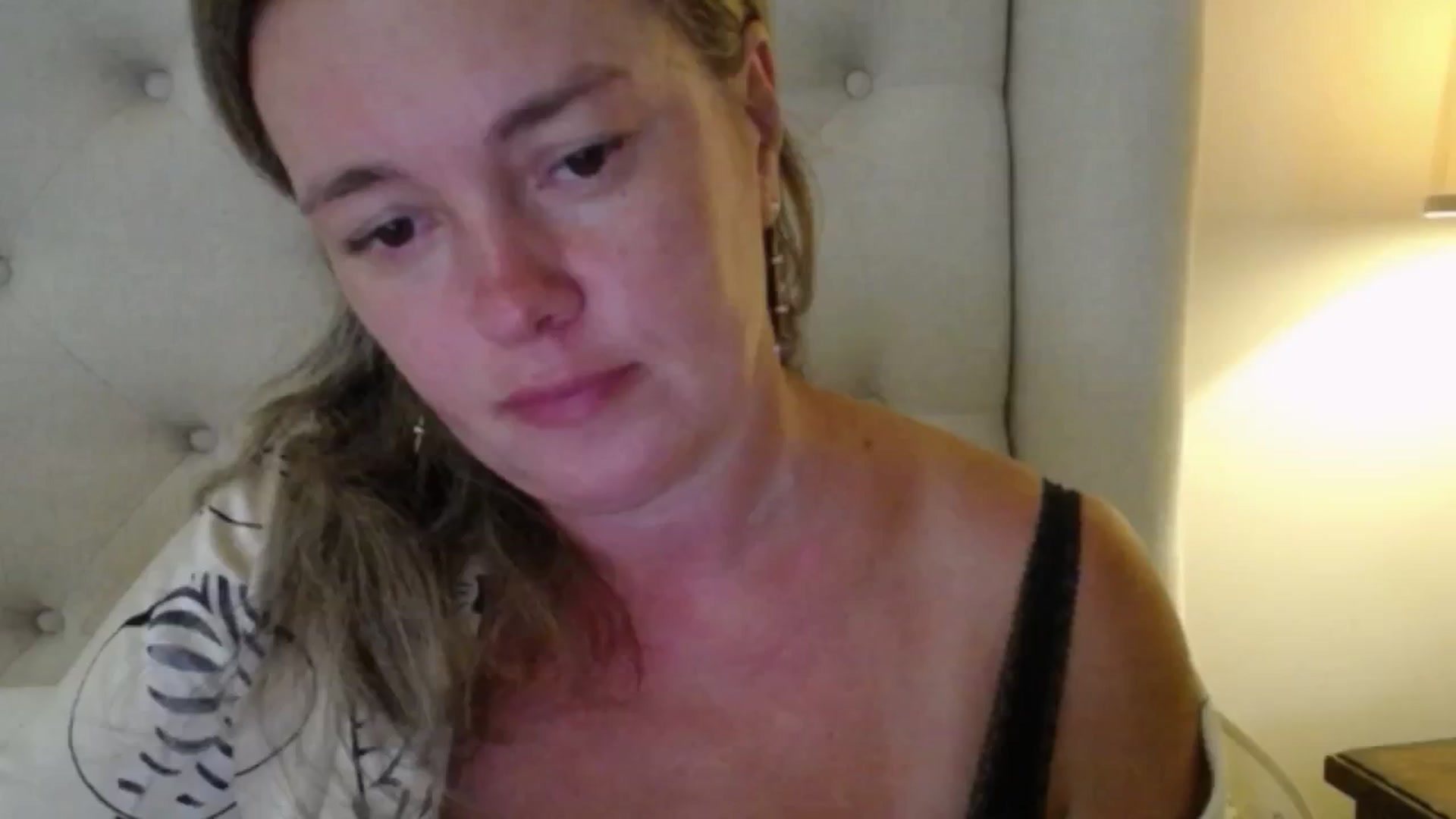 J0llye video thumbnail