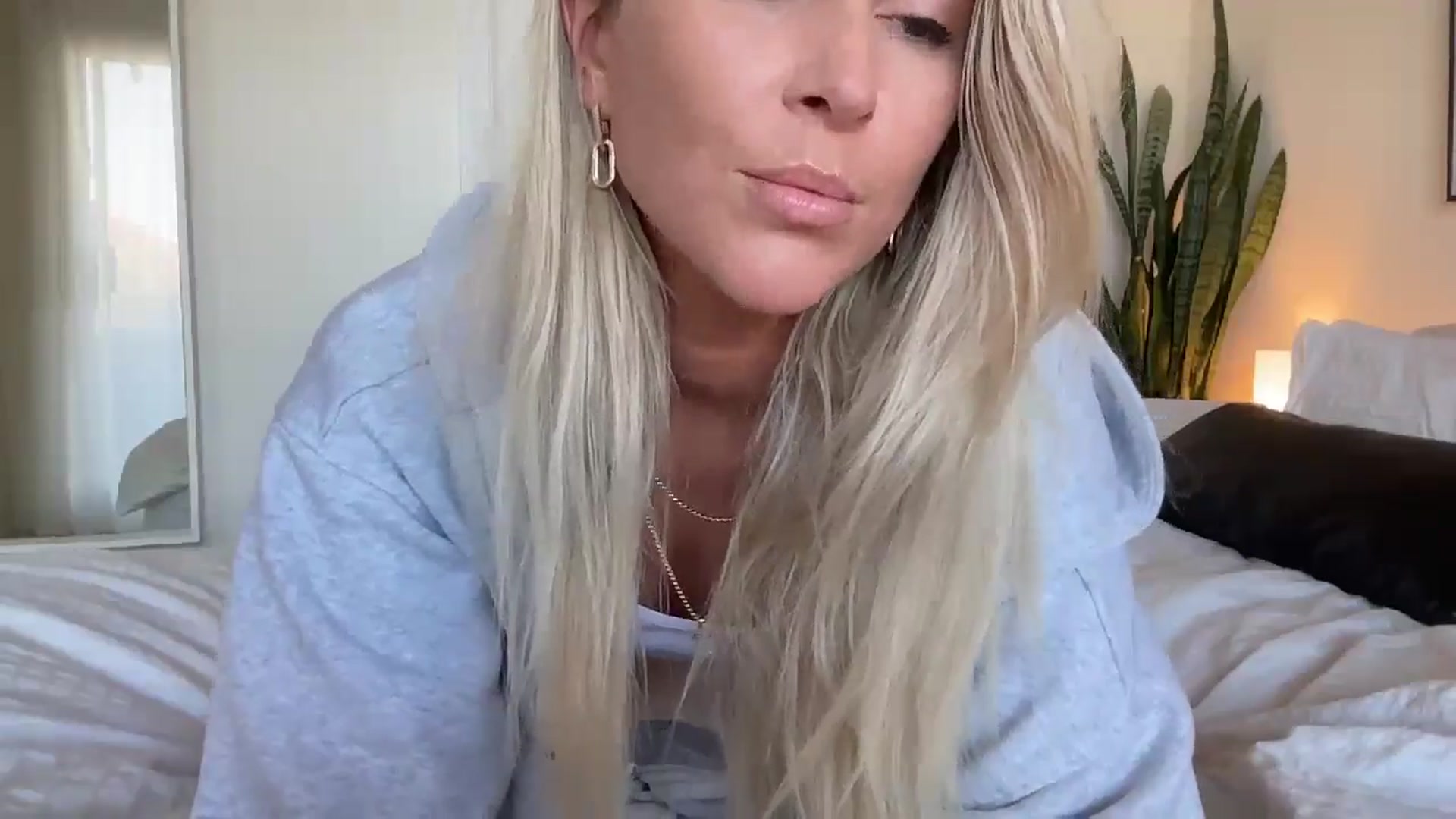 DailyTease video thumbnail