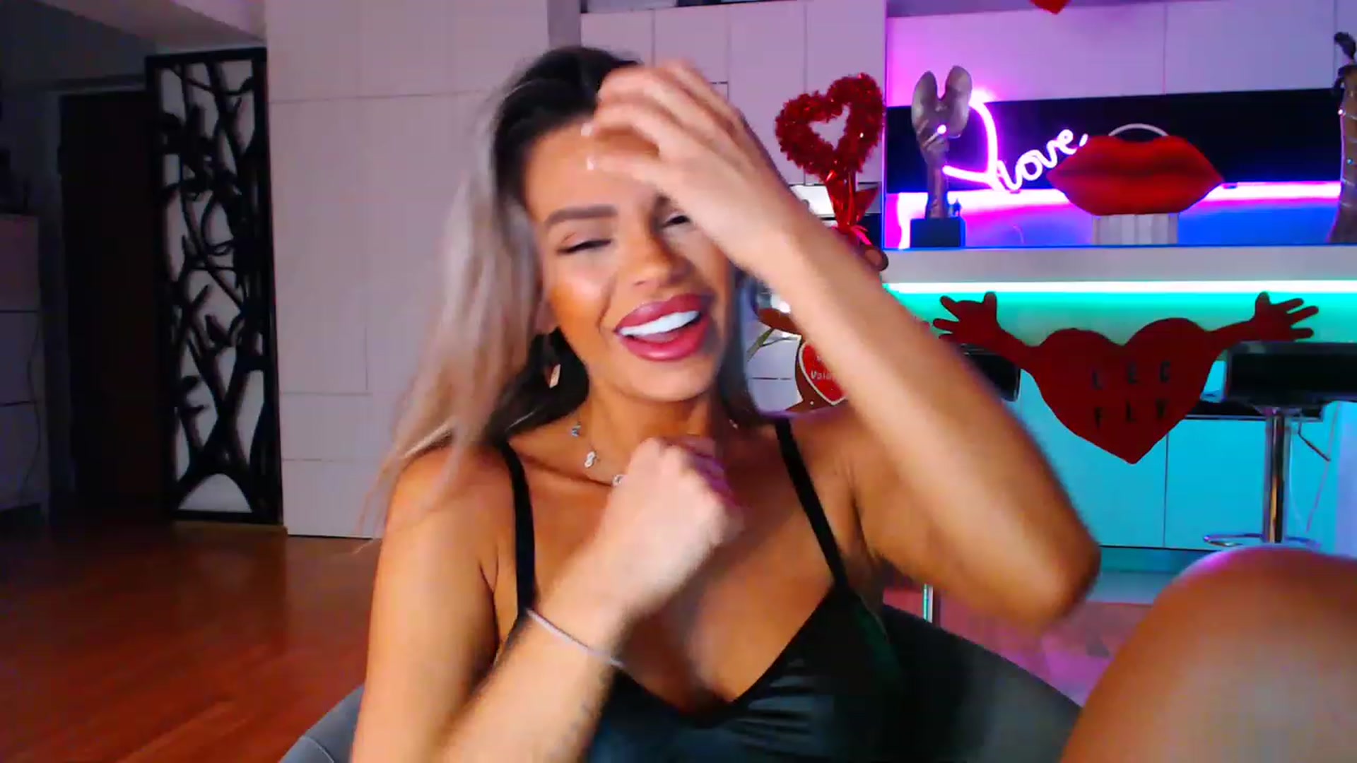 D_y_y video thumbnail