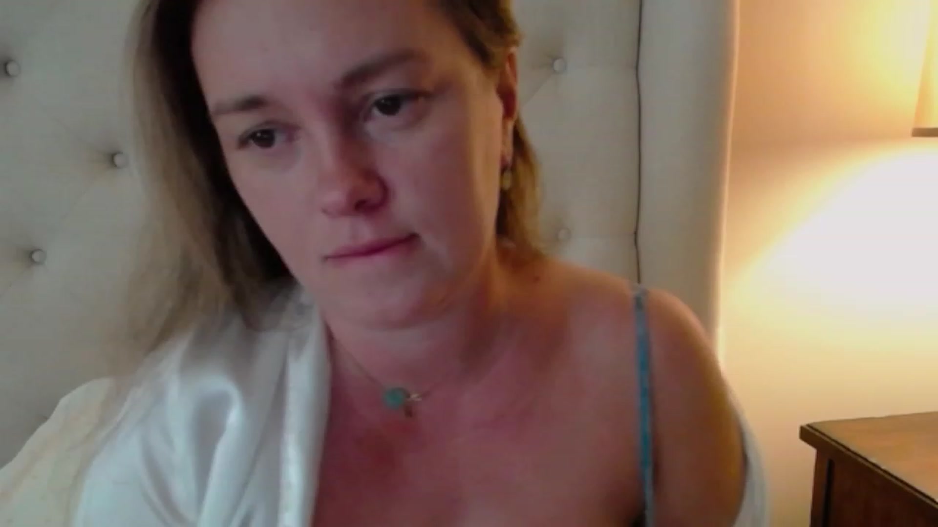 J0llye video thumbnail