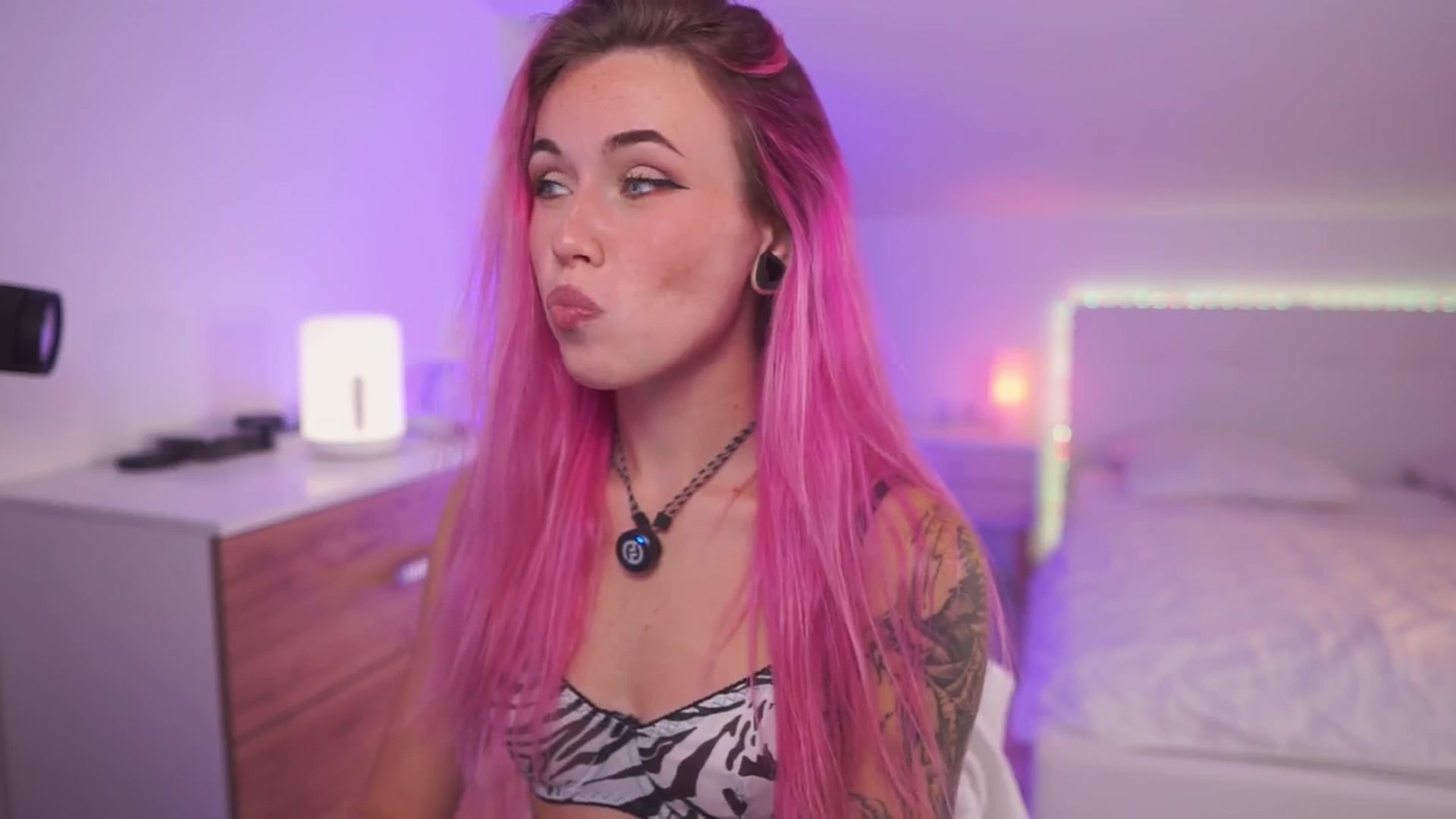 Sarah_Pink video thumbnail