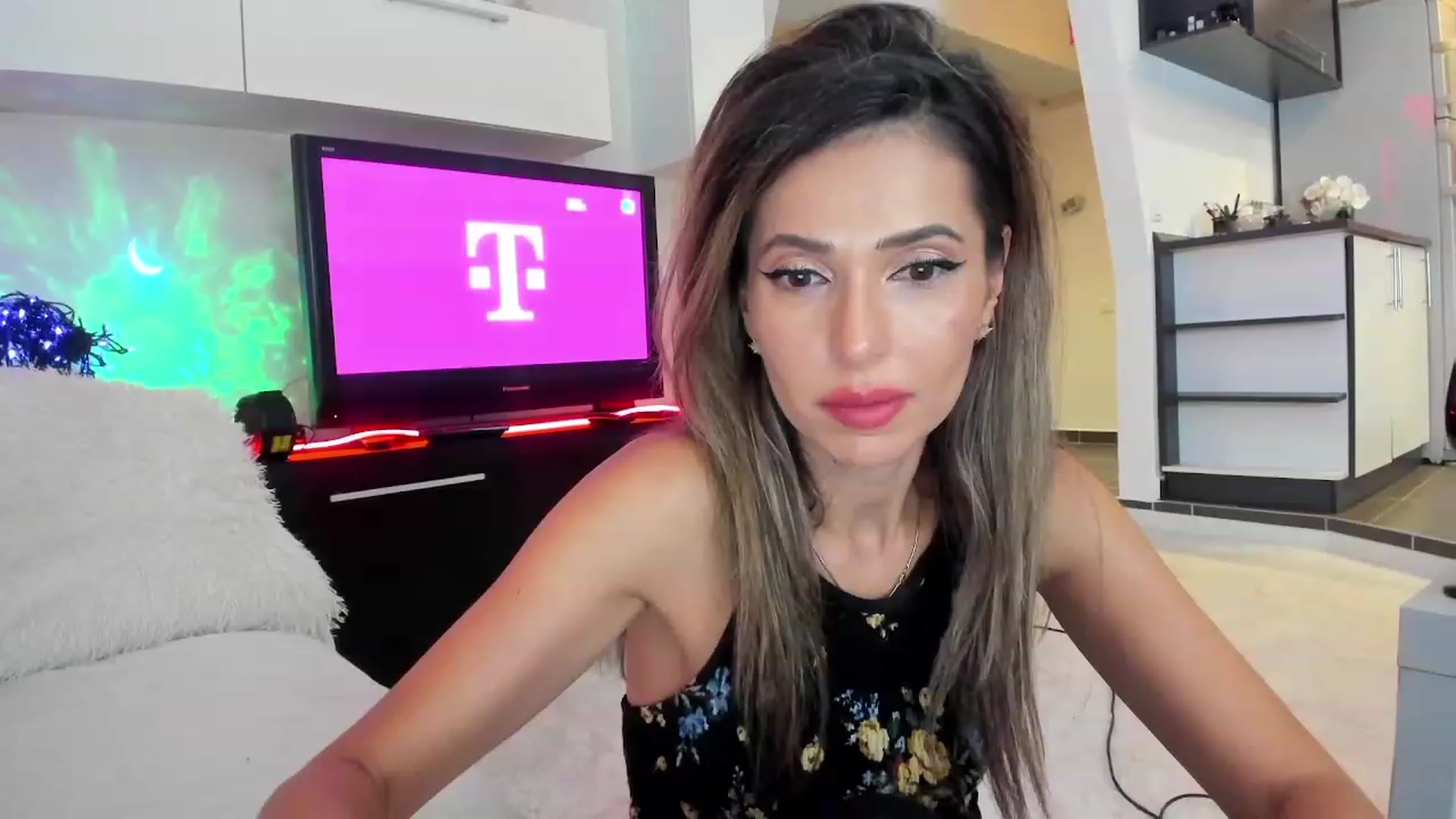 SmileyTinaa video thumbnail