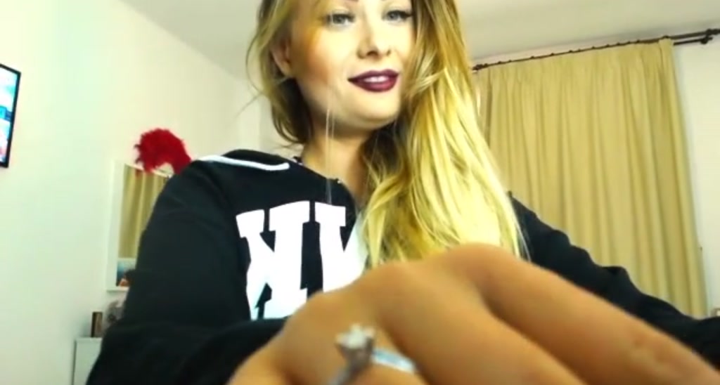 B_E_L_L_E_ video thumbnail