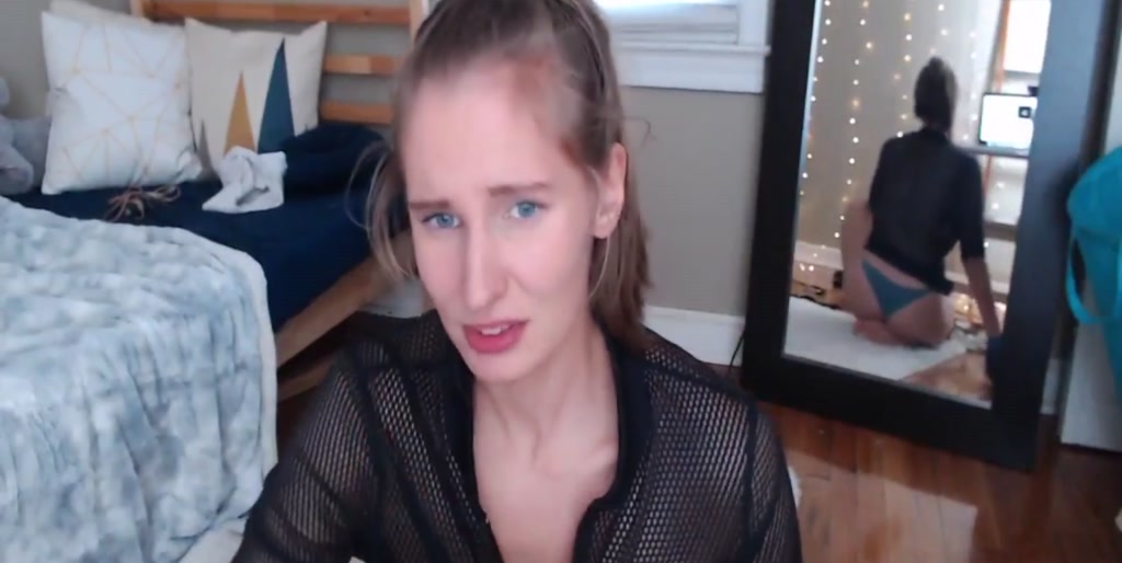 ella_xo video thumbnail