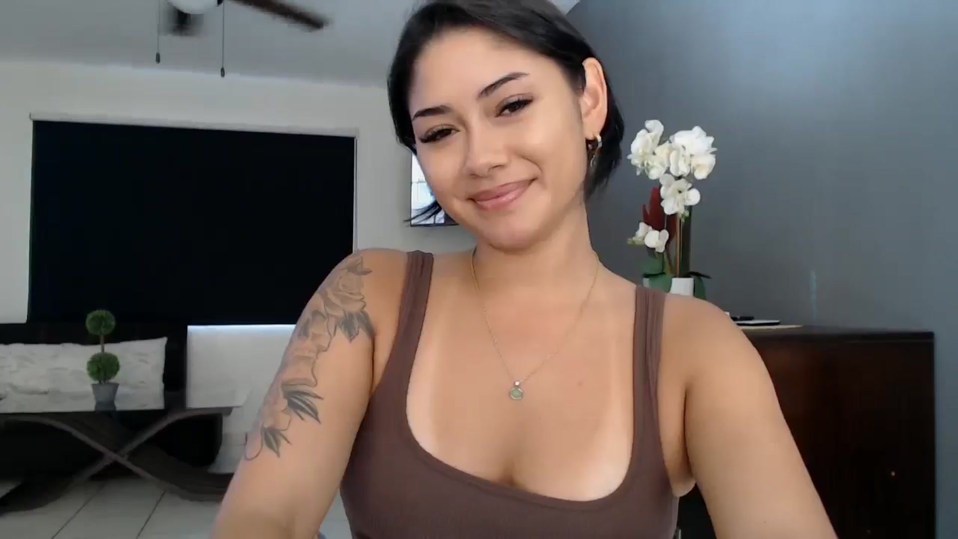 YourGoddessLu video thumbnail