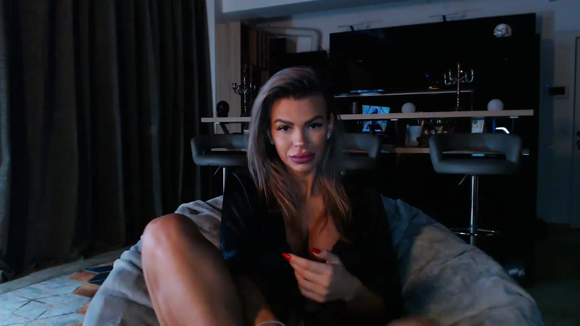 D_y_y video thumbnail