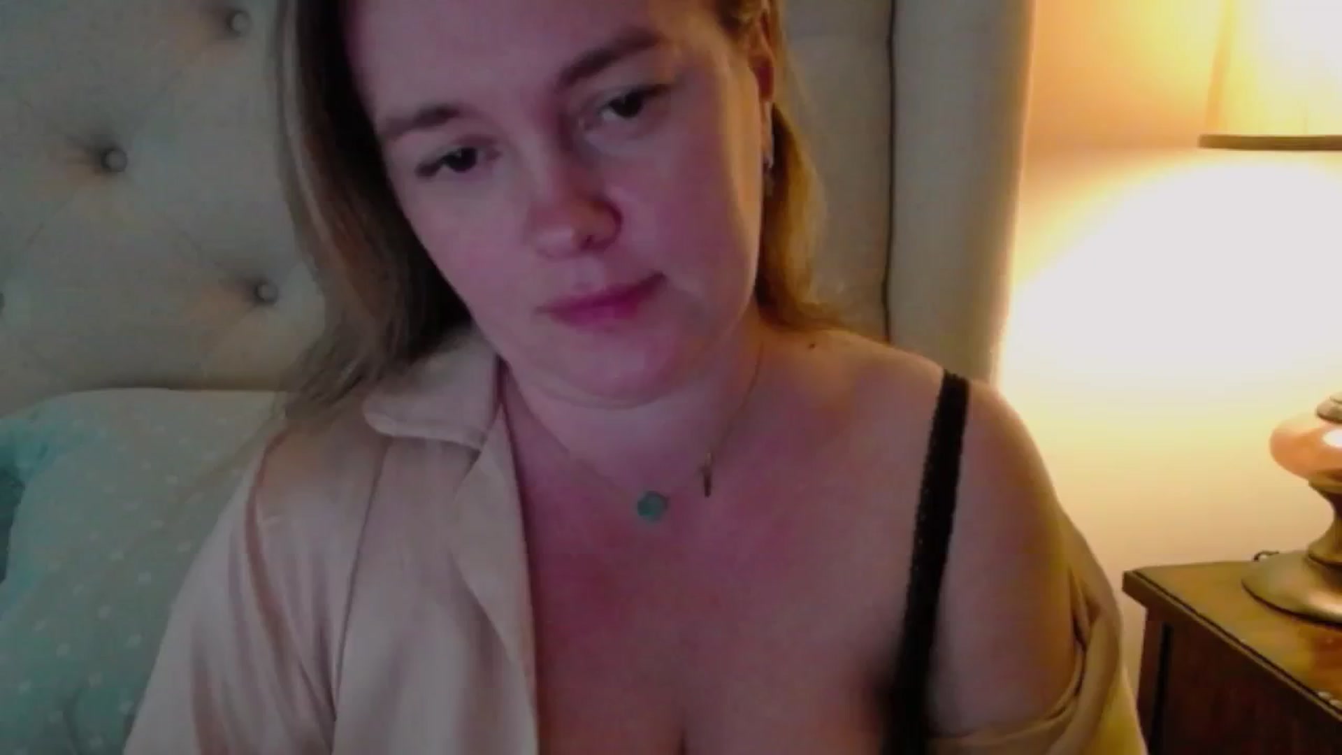 J0llye video thumbnail